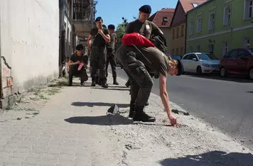 Akcja znakowania psich odchodów na ulicach Chełmna