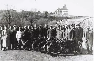 Chełmiński Klub Motocyklowy. Rok około 1951. Zdjęcie z archiwum rodzinnego pana Tadeusza Starzyka [13 stycznia 2020] fot. Nostalgia Chełmno