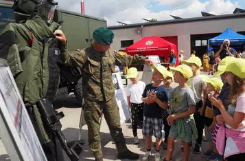 Pełen atrakcji Profilaktyczny czwartek zorganizowali strażacy, policjanci i żołnierze z Chełmna/ Fot. AW