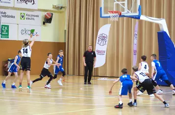 Mecz ŚKK Świecie kontra SKK Basket Włocławek na hali widowiskowo-sportowej w Świeciu/ Fot. AW