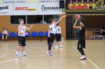 Mecz ŚKK Świecie kontra SKK Basket Włocławek na hali widowiskowo-sportowej w Świeciu/ Fot. AW