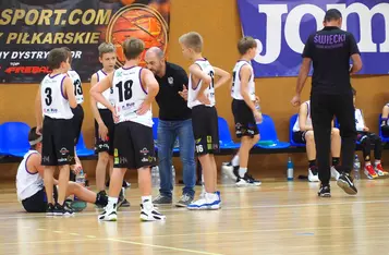 Mecz ŚKK Świecie kontra SKK Basket Włocławek na hali widowiskowo-sportowej w Świeciu/ Fot. AW