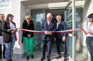 Otwarcie gabinetu rehabilitacji w Papowie Biskupim, fot. Andrzej Goiński/UMWKP