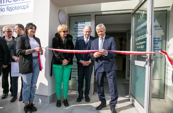 Otwarcie gabinetu rehabilitacji w Papowie Biskupim, fot. Andrzej Goiński/UMWKP