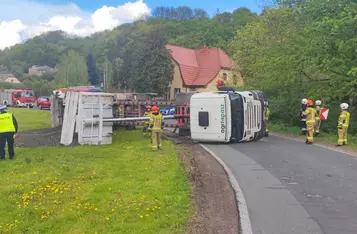 TIR zablokował drogę wojewódzką pod Chełmnem/ Fot. KP PSP Chełmno