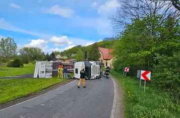 TIR zablokował drogę wojewódzką pod Chełmnem/ Fot. OSP Bieńkówka