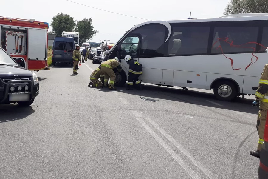 Wypadek busa pod Świeciem. Poszkodowane dzieci/ Fot. KPP Świecie