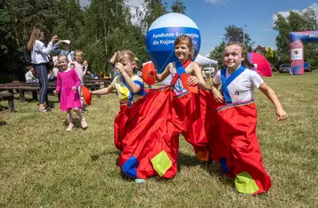 Piknik europejski w Łubiance, fot. Szymon Zdziebło, tarantoga.pl dla UMWKP