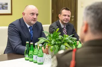 Spotkanie marszałka Piotra Całbeckiego z amerykańskimi żołnierzami fot. Szymon Zdziebło/tarantoga.pl dla UMWKP
