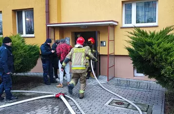 Pożar na os. Skłodowskiej w Chełmnie/ Fot. KP PSP Chełmno