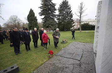 Kolęda dla Nieobecnych, uroczyste spotkanie pod pomnikiem w toruńskim Parku Pamięci, fot. Mikołaj Kuras dla UMWKP