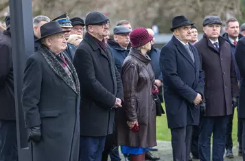 Kolęda dla Nieobecnych, uroczyste spotkanie pod pomnikiem w toruńskim Parku Pamięci, fot. Mikołaj Kuras dla UMWKP