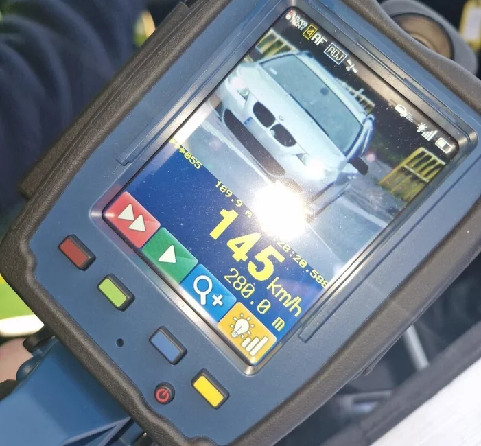 Policjanci ze Świecia zatrzymali drogowego recydywistę w subaru/ Fot. KPP Świecie