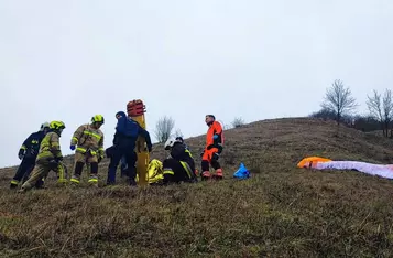 Wypadek z udziałem paralotniarza pod Chełmnem/ Fot. KP PSP Chełmno