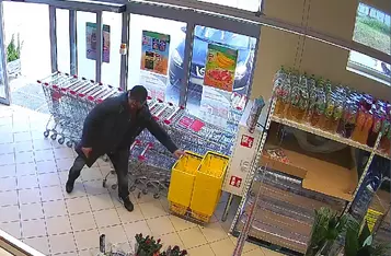 Złodzieje okradli market i drogerię w Świeciu/ Fot. KPP Świecie
