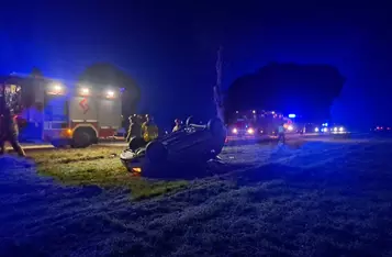 W gminie Chełmno dachowało osobowe auto/ Fot. KP PSP Chełmno