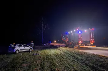 W gminie Chełmno dachowało osobowe auto/ Fot. KP PSP Chełmno