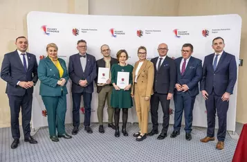 Ceremonia wręczenia umów FEdKP, fot. Szymon Zdziebło/tarantoga dla UMWKP