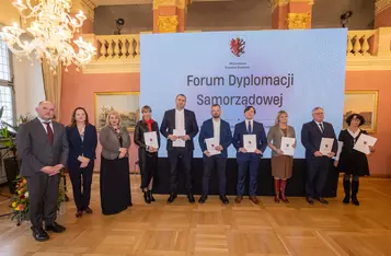 Wręczenie nominacji członkom Europejskiego Korpusu Radnych fot. Mikołaj Kuras dla UMWKP