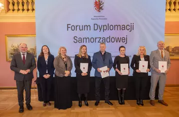 Wręczenie nominacji członkom Europejskiego Korpusu Radnych fot. Mikołaj Kuras dla UMWKP