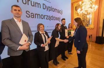 Wręczenie nominacji członkom Europejskiego Korpusu Radnych fot. Mikołaj Kuras dla UMWKP