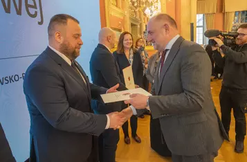 Wręczenie nominacji członkom Europejskiego Korpusu Radnych fot. Mikołaj Kuras dla UMWKP