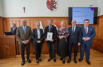Wręczenie umów o finansowanie projektów środkami FEdKP, fot. Mikołaj Kuras dla UMWKP