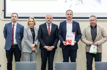 Podpisanie porozumień z przedstawicielami jednostek samorządu terytorialnego, fot. Szymon Zdziebło/tarantoga.pl dla UMWKP