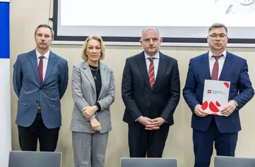 Podpisanie porozumień z przedstawicielami jednostek samorządu terytorialnego, fot. Szymon Zdziebło/tarantoga.pl dla UMWKP