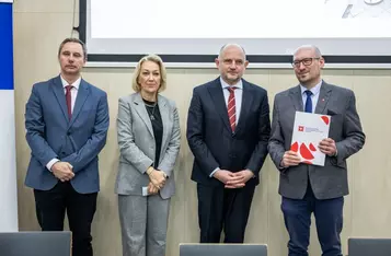 Podpisanie porozumień z przedstawicielami jednostek samorządu terytorialnego, fot. Szymon Zdziebło/tarantoga.pl dla UMWKP