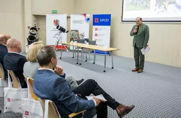 Podpisanie porozumień z przedstawicielami jednostek samorządu terytorialnego, fot. Szymon Zdziebło/tarantoga.pl dla UMWKP