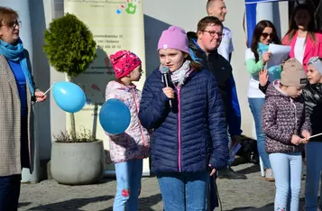 Obchody Światowego Dnia Świadomości Autyzmu na rynku w Chełmnie/ Fot. AW