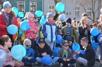 Obchody Światowego Dnia Świadomości Autyzmu na rynku w Chełmnie/ Fot. AW