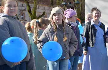 Obchody Światowego Dnia Świadomości Autyzmu na rynku w Chełmnie/ Fot. AW