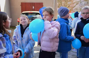 Obchody Światowego Dnia Świadomości Autyzmu na rynku w Chełmnie/ Fot. AW
