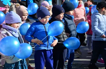 Obchody Światowego Dnia Świadomości Autyzmu na rynku w Chełmnie/ Fot. AW
