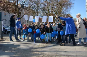 Obchody Światowego Dnia Świadomości Autyzmu na rynku w Chełmnie/ Fot. AW