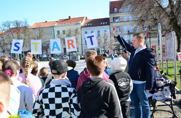 Obchody Światowego Dnia Świadomości Autyzmu na rynku w Chełmnie/ Fot. AW