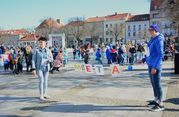 Obchody Światowego Dnia Świadomości Autyzmu na rynku w Chełmnie/ Fot. AW