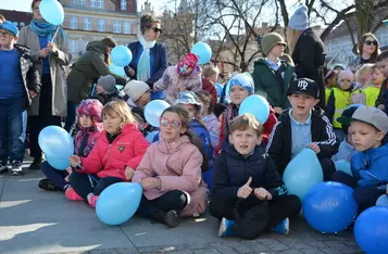 Obchody Światowego Dnia Świadomości Autyzmu na rynku w Chełmnie/ Fot. AW
