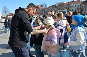 Obchody Światowego Dnia Świadomości Autyzmu na rynku w Chełmnie/ Fot. AW