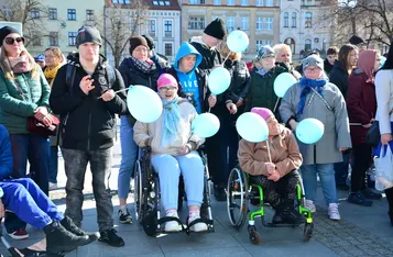 Obchody Światowego Dnia Świadomości Autyzmu na rynku w Chełmnie/ Fot. AW