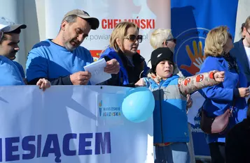 Obchody Światowego Dnia Świadomości Autyzmu na rynku w Chełmnie/ Fot. AW