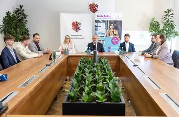 Konferencja prasowa w sprawie nowych regionalnych połączeń kolejowych, fot. Szymon Zdziebło/tarantoga.pl dla UMWKP