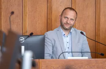 Podpisanie umów z wykonawcami prac modernizacyjnych na DW 240 i DW 412, fot. Szymon Zdziebło/tarantoga.pl dla UMWKP