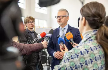 Podpisanie porozumień w sprawie inwestycji drogowych w Lubiczu i Łysomicach, fot. Szymon Zdziebło/tarantoga.pl dla UMWKP