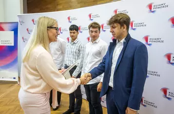 Wręczenie stypendiów sportowych fot. Szymon Zdziebło/tarantoga.pl dla UMWKP