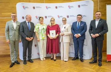 Podpisanie umów o dofinansowanie modernizacji dróg dojazdowych do gruntów rolnych, fot. Mikołaj Kuras dla UMWKP