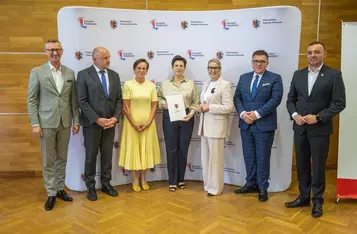 Podpisanie umów o dofinansowanie modernizacji dróg dojazdowych do gruntów rolnych, fot. Mikołaj Kuras dla UMWKP