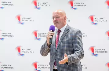 Wręczenie umów dotacyjnych na rozbudowę infrastruktury sportowej w regionie, fot. Tomasz Czachorowski/eventphoto.com.pl dla UMWKP